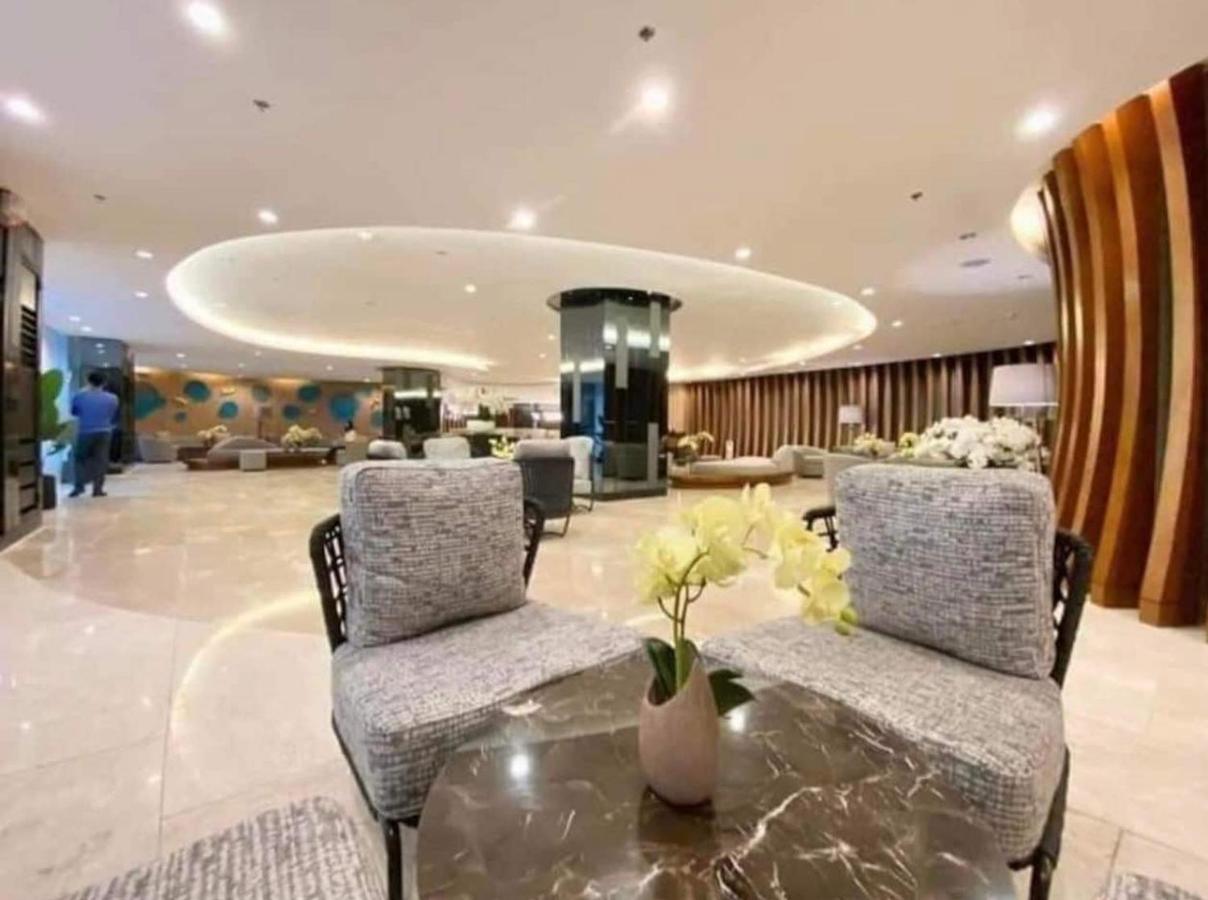 Deluxe Suites Razelles 2 At Shore 2 Residences Tower 1 Пасай Екстериор снимка