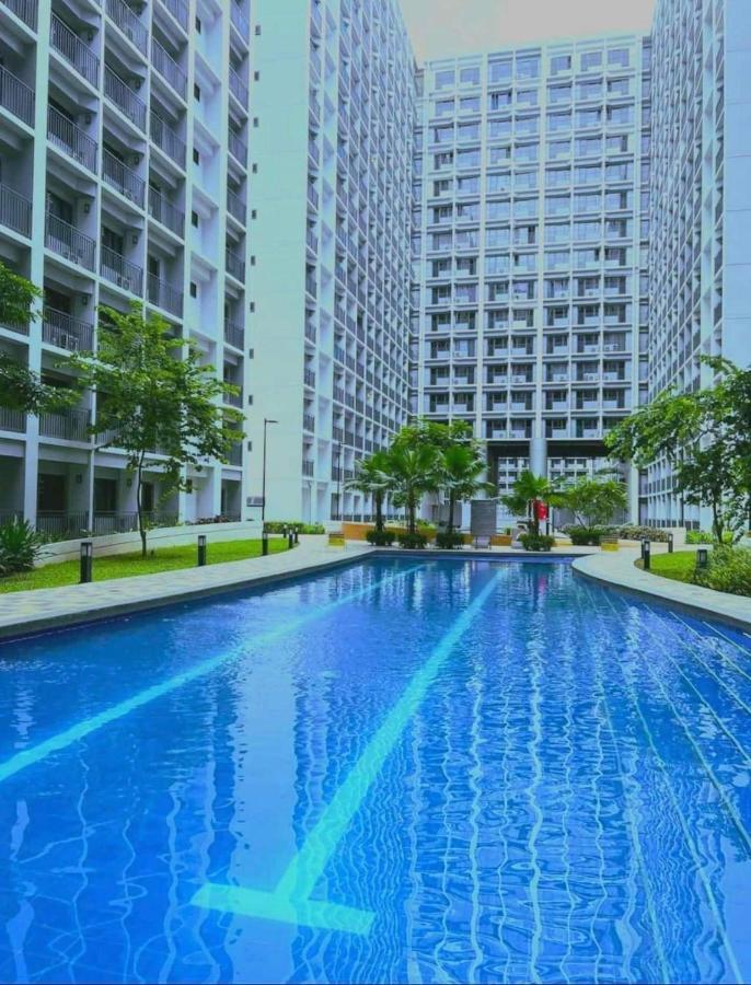 Deluxe Suites Razelles 2 At Shore 2 Residences Tower 1 Пасай Екстериор снимка