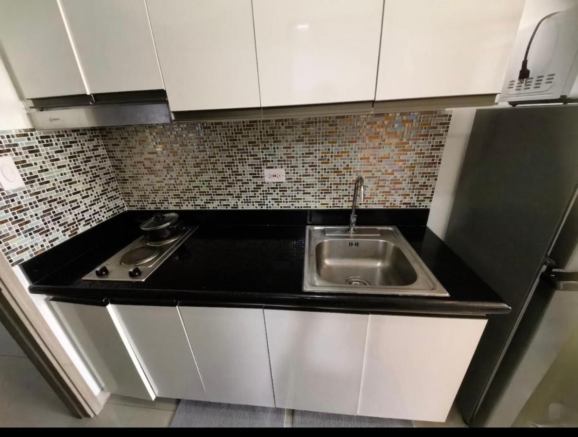 Deluxe Suites Razelles 2 At Shore 2 Residences Tower 1 Пасай Екстериор снимка