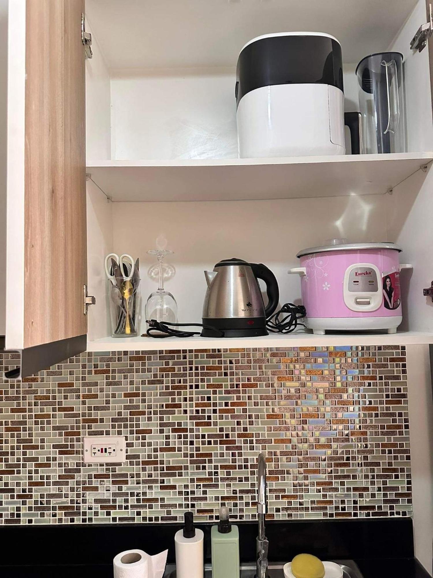 Deluxe Suites Razelles 2 At Shore 2 Residences Tower 1 Пасай Екстериор снимка