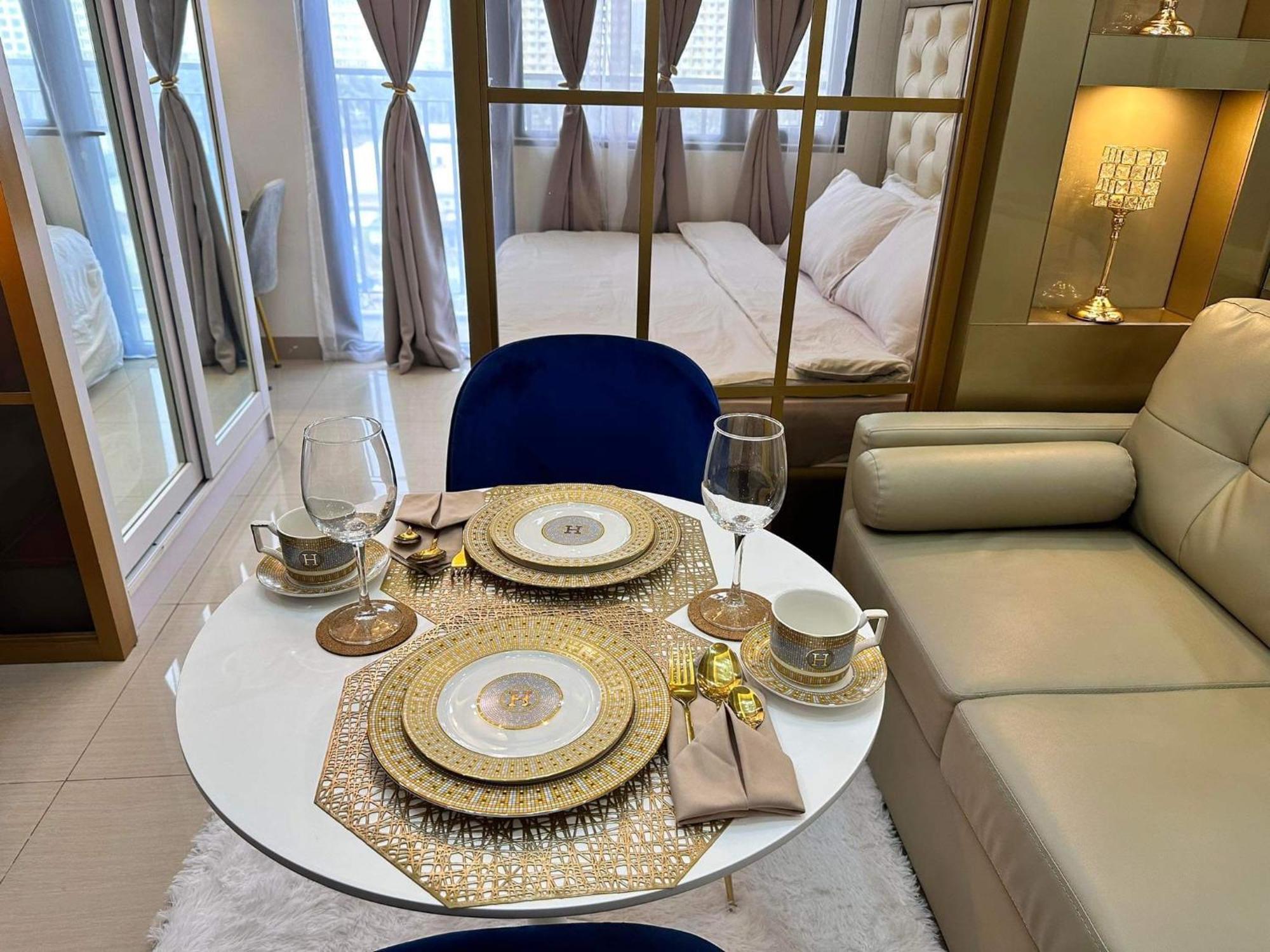 Deluxe Suites Razelles 2 At Shore 2 Residences Tower 1 Пасай Екстериор снимка