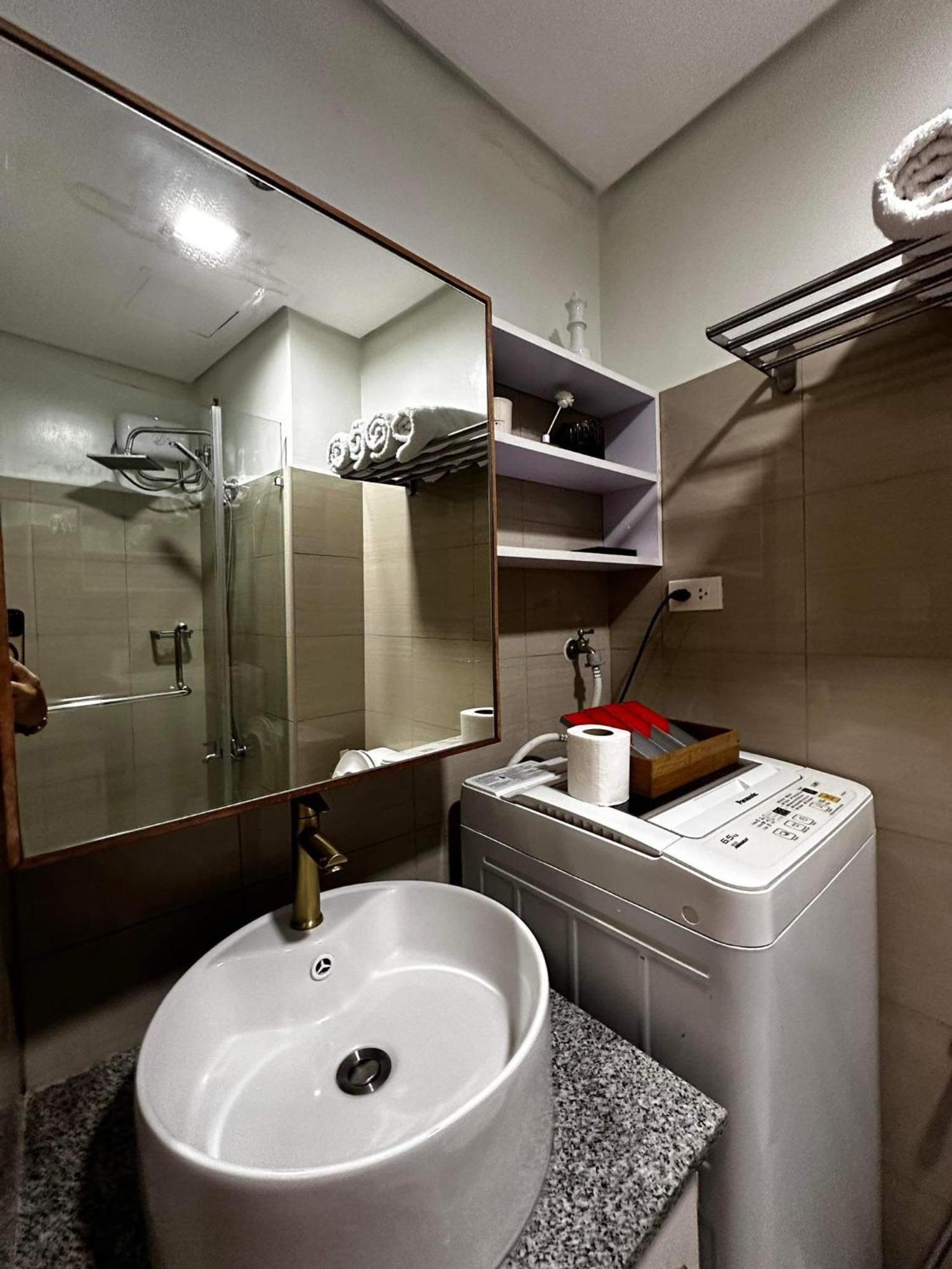 Deluxe Suites Razelles 2 At Shore 2 Residences Tower 1 Пасай Екстериор снимка