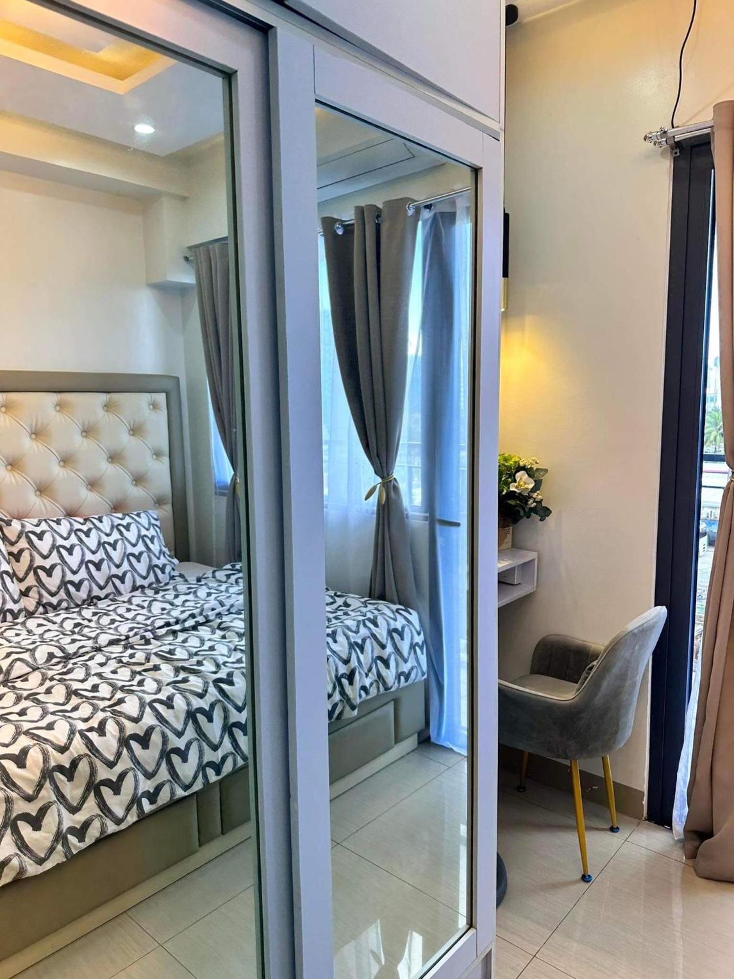 Deluxe Suites Razelles 2 At Shore 2 Residences Tower 1 Пасай Екстериор снимка