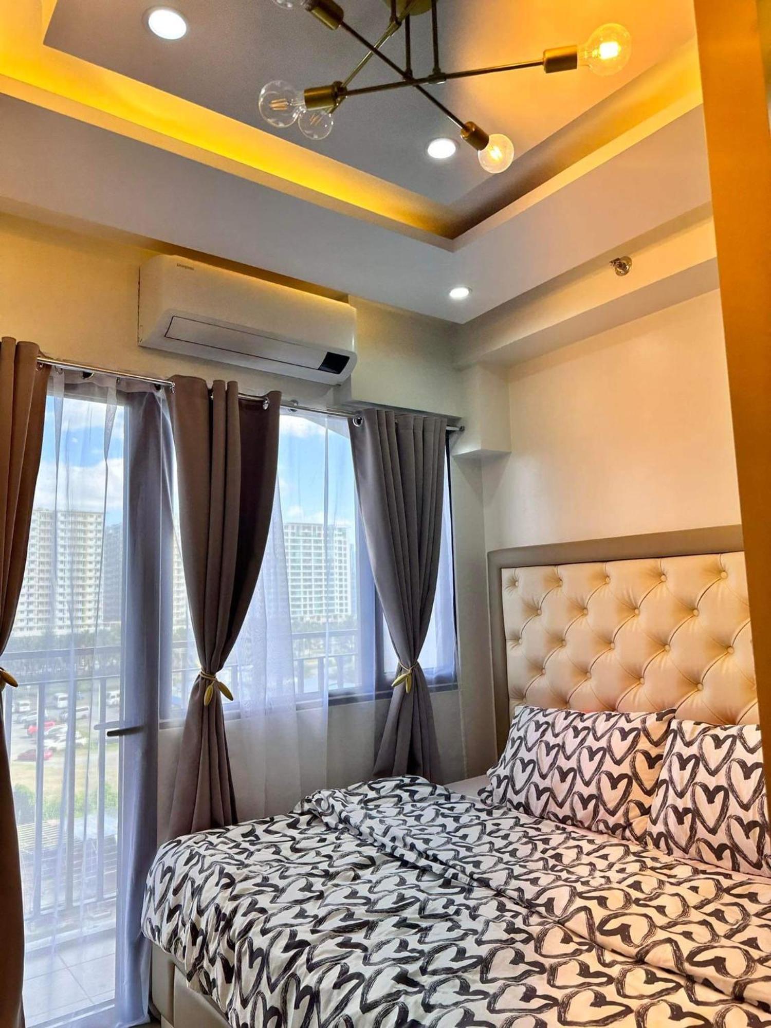 Deluxe Suites Razelles 2 At Shore 2 Residences Tower 1 Пасай Екстериор снимка